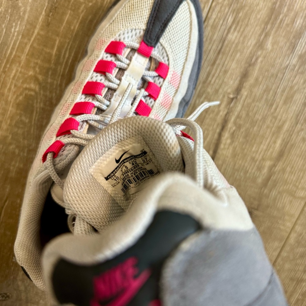 *SOLD*Nike Air Max 95 (Women’s Size 10) - Picture 4 of 8